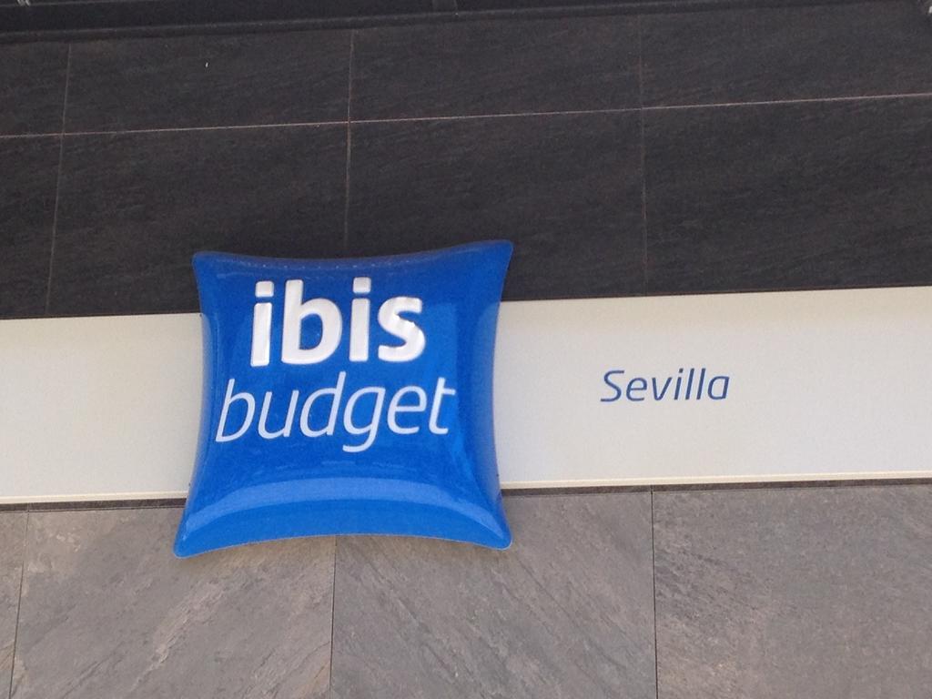 Ibis Budget Sevilla Aeropuerto Esterno foto