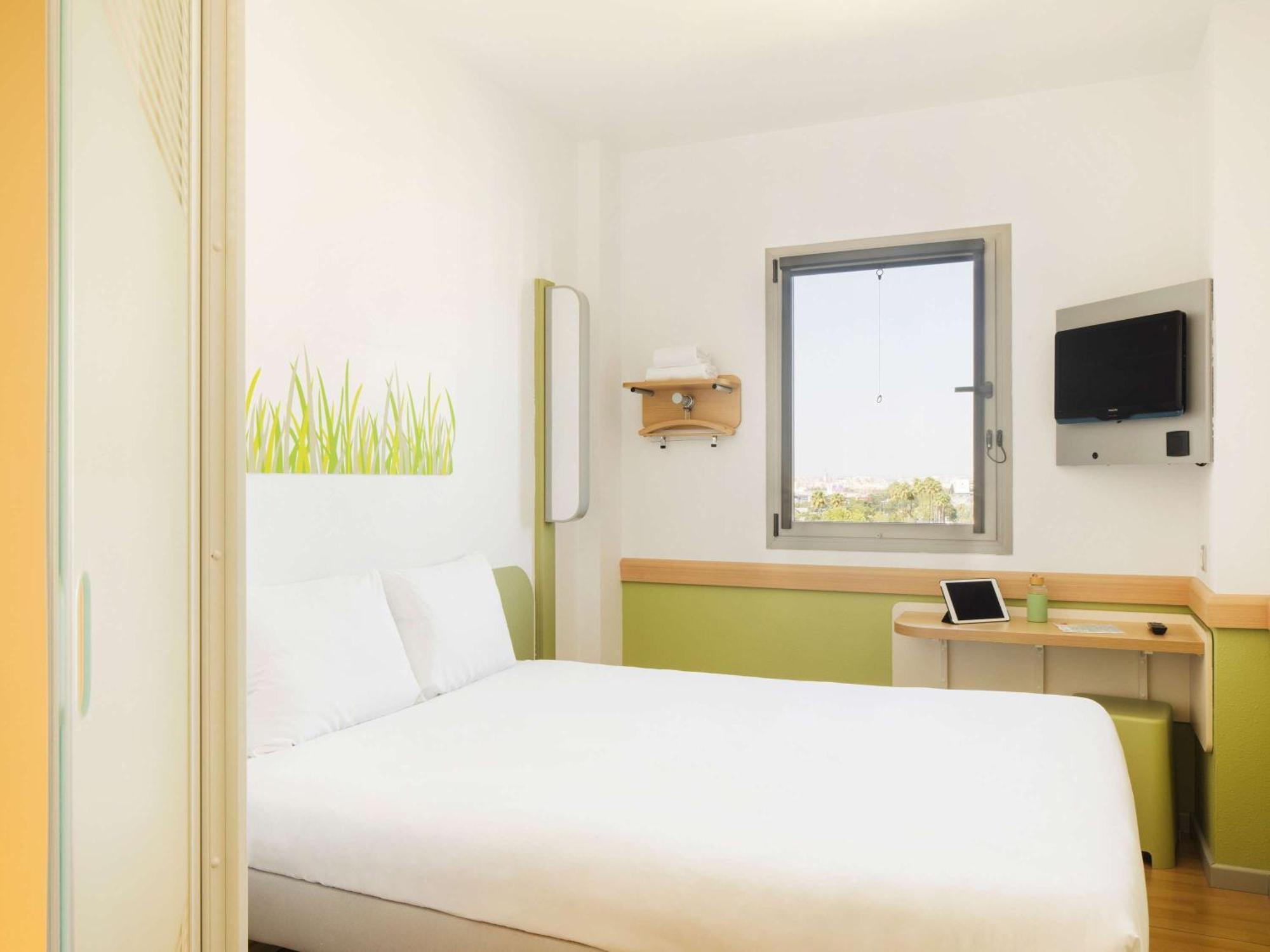 Ibis Budget Sevilla Aeropuerto Esterno foto
