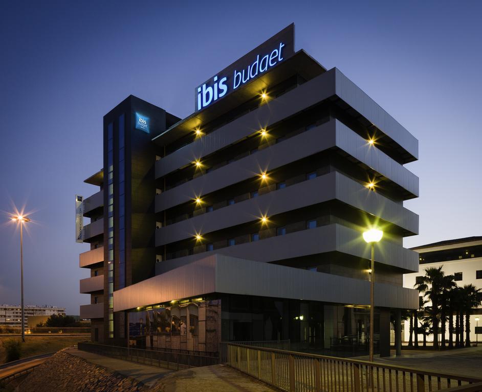Ibis Budget Sevilla Aeropuerto Esterno foto